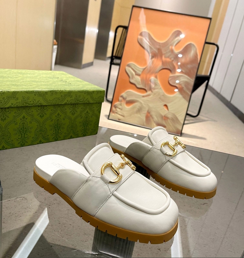 G*u*i slippers